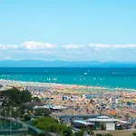 Apartmán Flat With Luminous Terrace Close To The Sea
