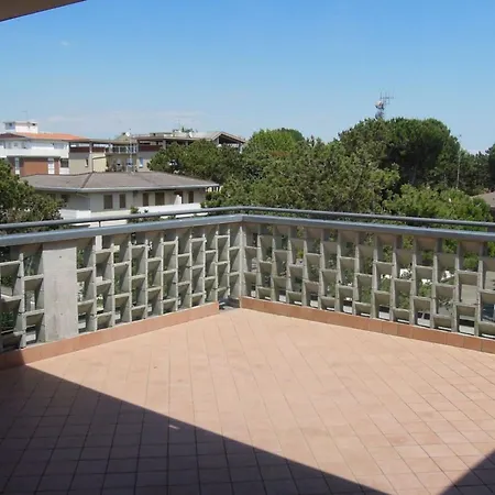 Flat With Luminous Terrace Close To The Sea Apartmán